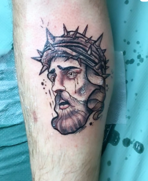 Tatuaje de la cara de Cristo en estilo neotradri