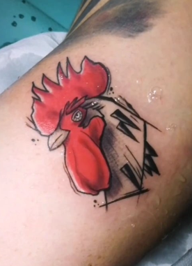 Tatuaje de un Gallo en estilo híbrido