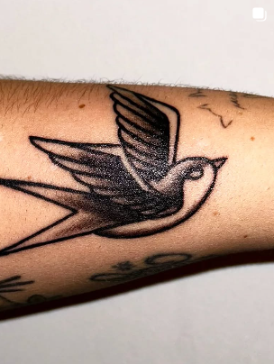 Tatuaje Golondrina en estilo tradicional